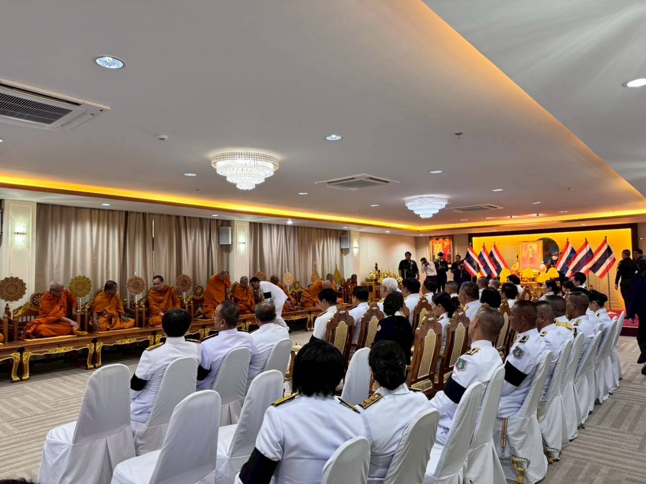 title - นที่ 24 กุมภาพันธ์ 2569 นายวิทูล ประดิษฐบุญ มอบหมายให้  เจ้าหน้าที่ ส.ป.ก.ปราจีนบุรี เข้าร่วม พิธีวางพานพุ่มดอกไม้และถวายสักการะ เนื่องในวันคล้าย วันพระราชสมภพของพระบาทสมเด็จพระพุทธเลิศหล้านภาลัย